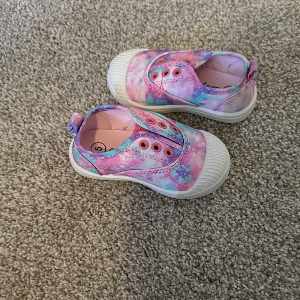 Kids Size 5 shoes. Disney, cat & jack, old navy - Picture 3 of 7